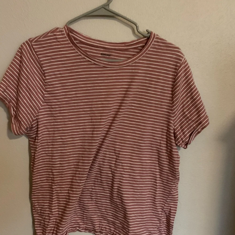 Pink T-Shirt - Picture 1 of 2